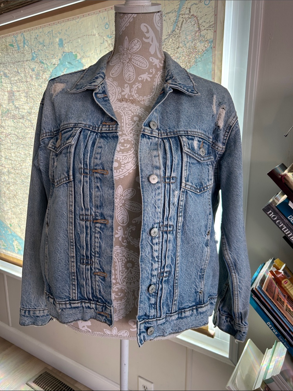 Old Navy Light Blue Distressed Denim Jean Jacket - Women